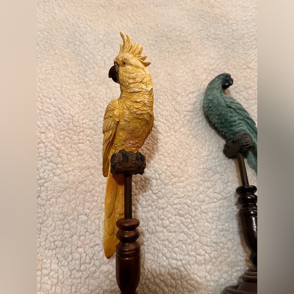 Resin birds teal parrot and yellow cockatiel on wooden roosts with felt base - Picture 4 of 16